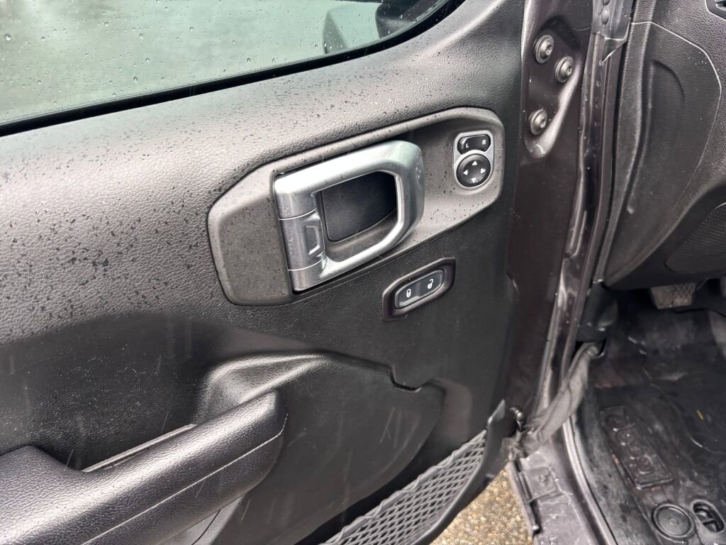 Used 2018 Jeep Wrangler Unlimited Sport S image 19