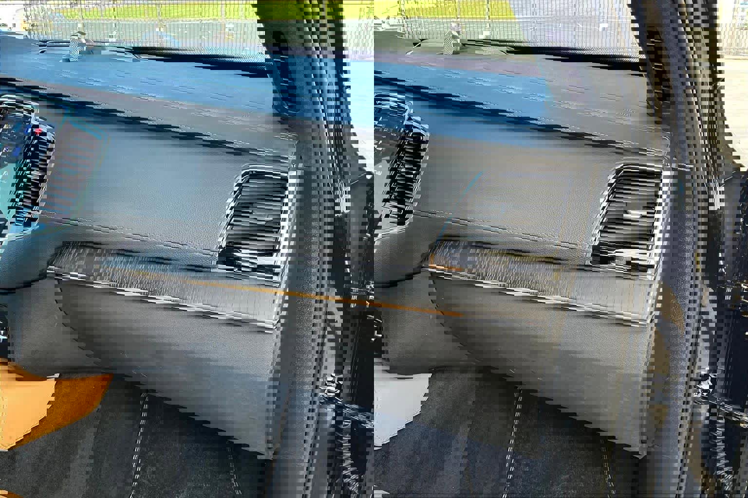 Used 2023 Volvo XC90 T8 Ultimate w/ Lounge Package image 19