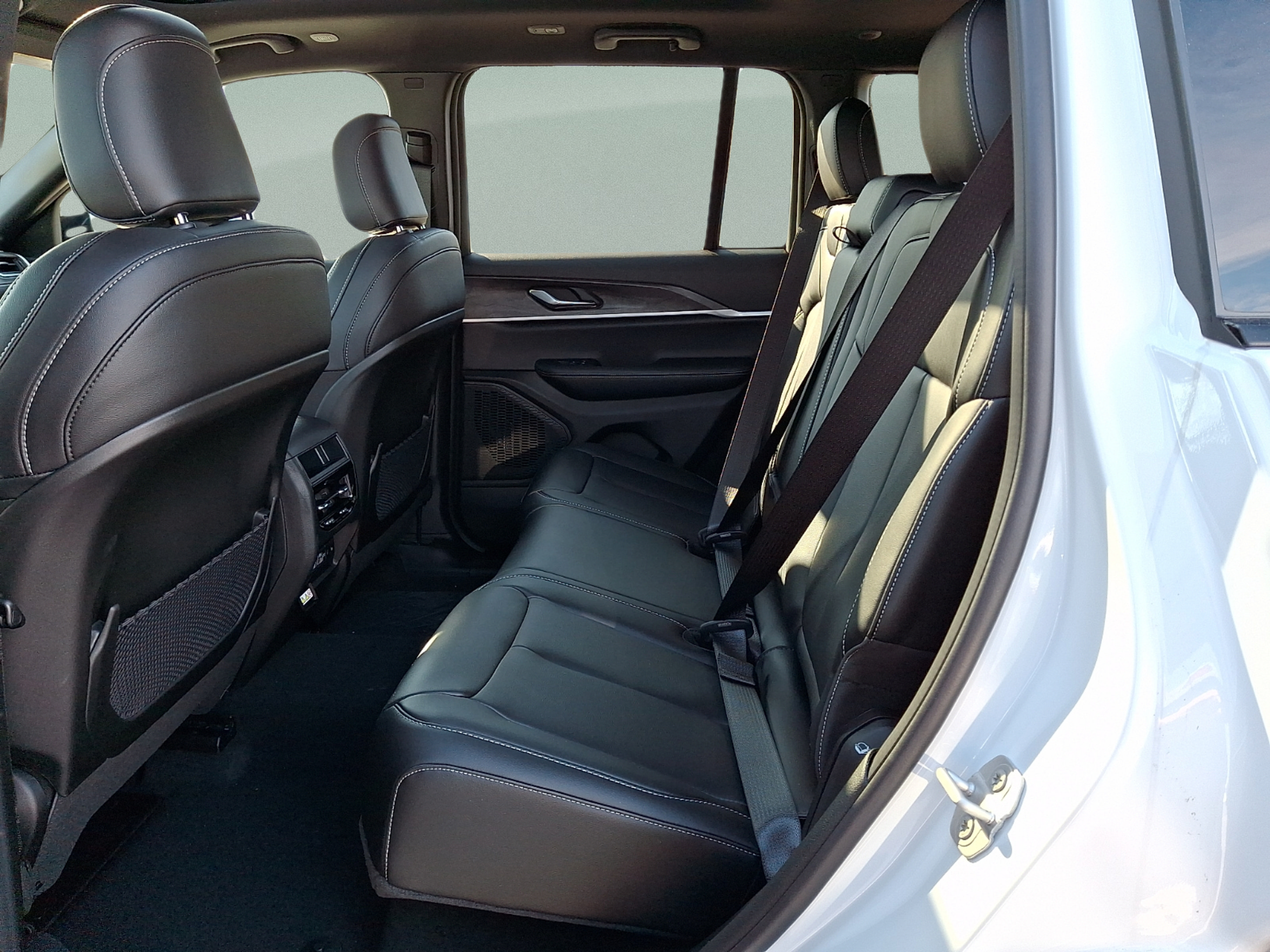 New 2025 Jeep Grand Cherokee Limited w/ Black Appearance Package AWD/4WD image 5