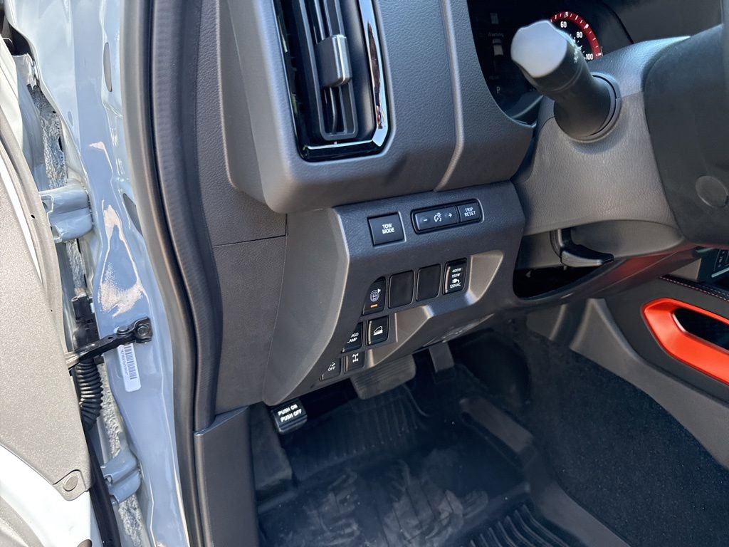 Used 2025 Nissan Frontier PRO-4X w/ Pro Premium Package image 20