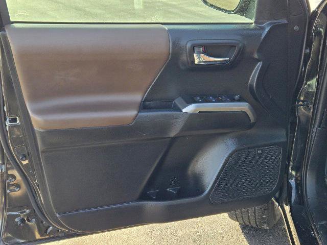 Used 2022 Toyota Tacoma Limited image 17