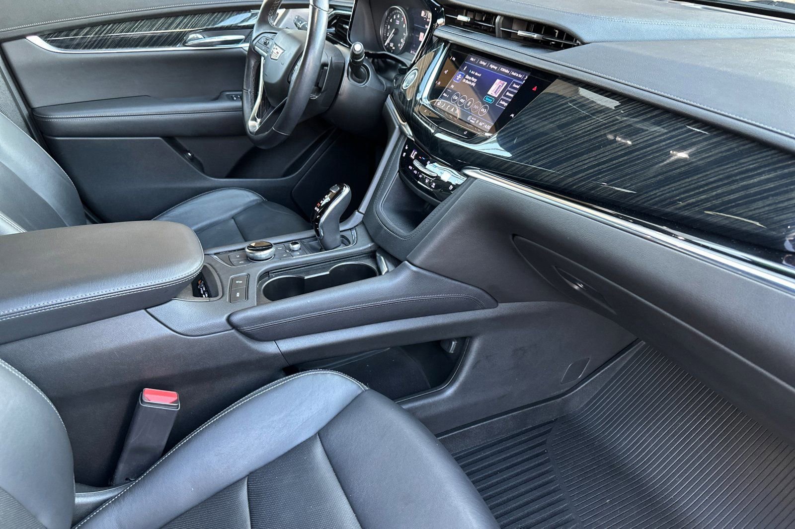 Used 2022 Cadillac XT6 Premium Luxury w/ Technology Package image 18