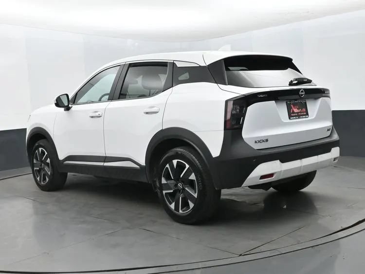 Used 2025 Nissan Kicks SV AWD/4WD image 9