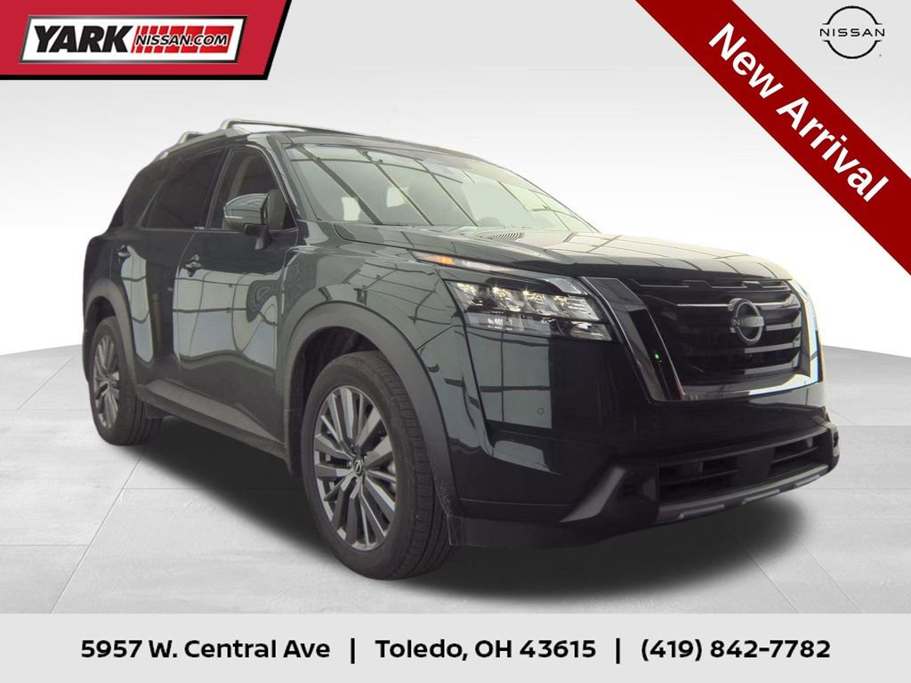 Certified 2025 Nissan Pathfinder SL w/ SL Premium Package image 1