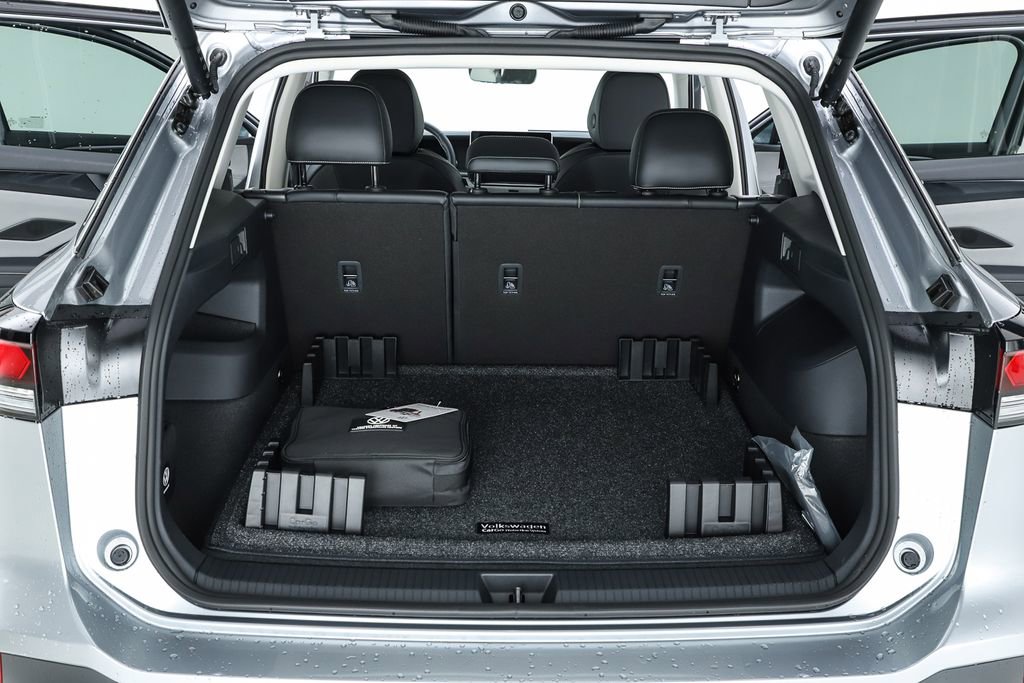 New 2026 Volkswagen Tiguan SE FWD image 29