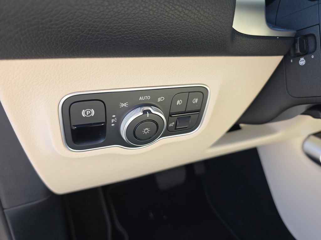Used 2026 Mercedes-Benz GLB 250 4MATIC image 24