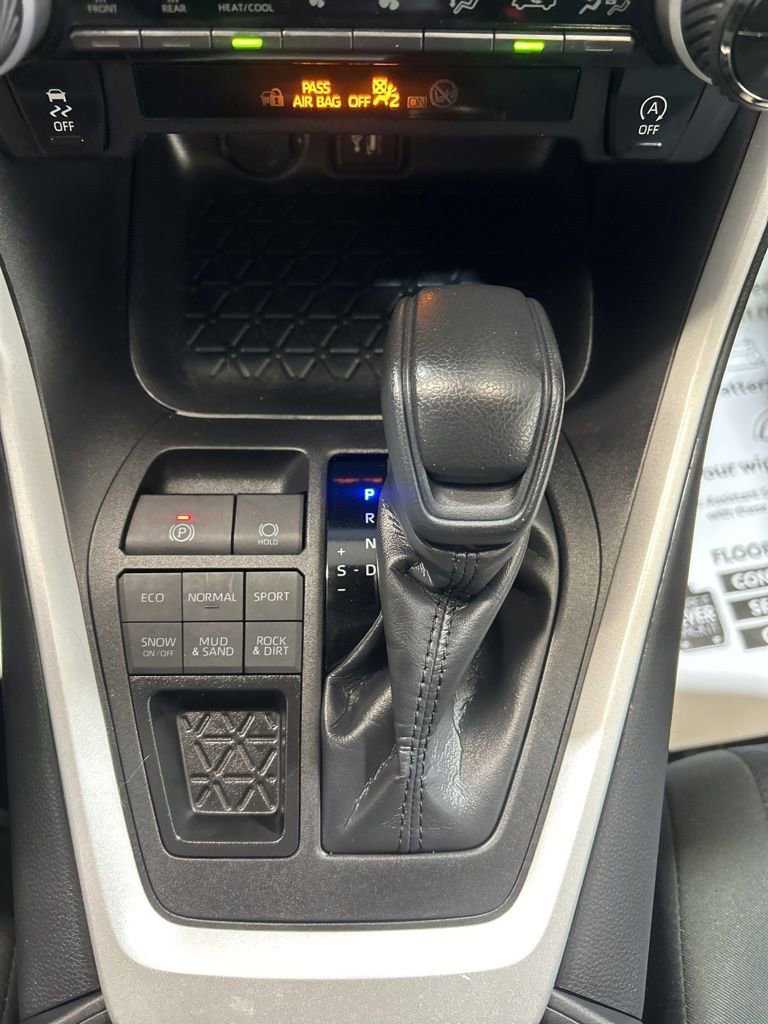 Used 2025 Toyota RAV4 XLE image 30