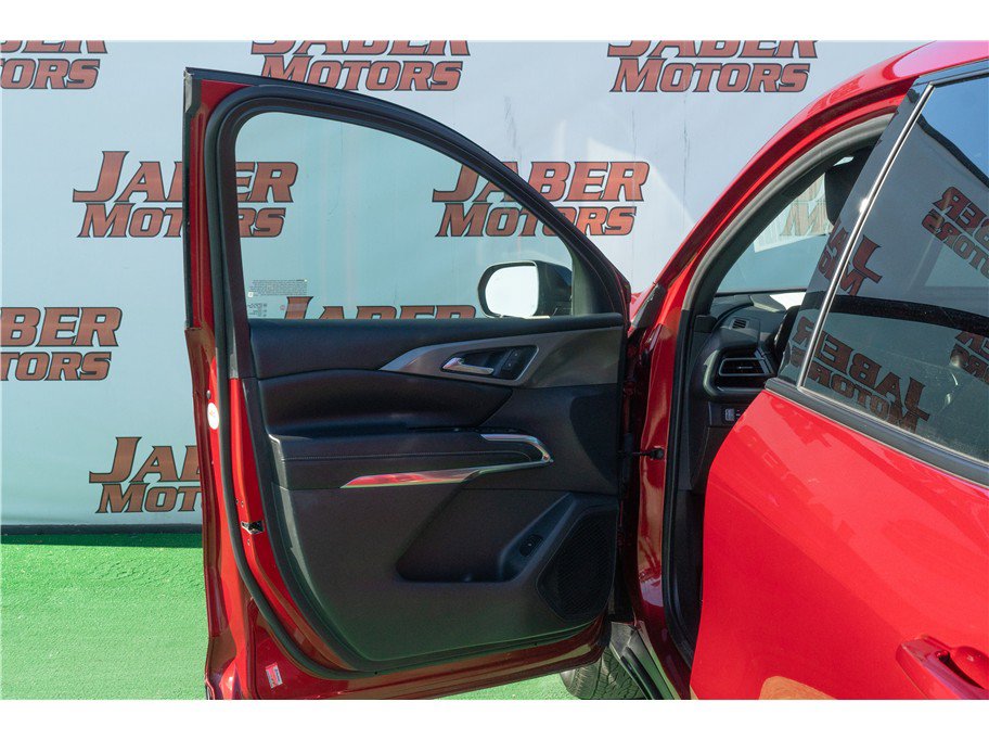 Used 2024 Chevrolet Traverse LT w/ Midnight/Sport Edition FWD image 19