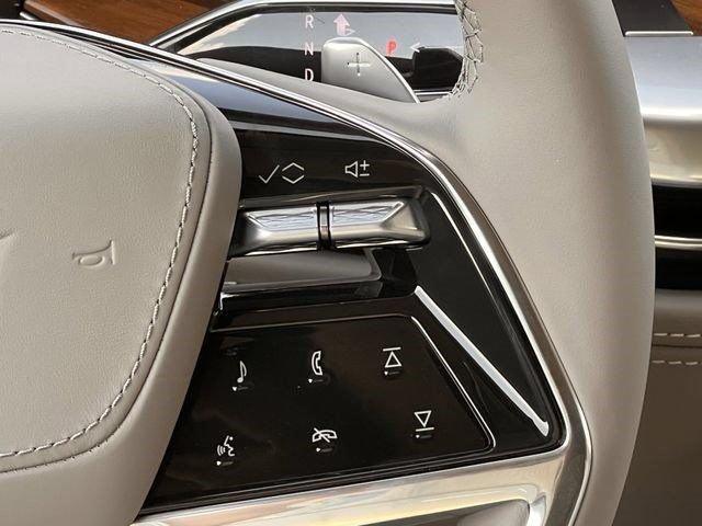 New 2026 Cadillac Escalade ESV Platinum Luxury AWD/4WD image 13