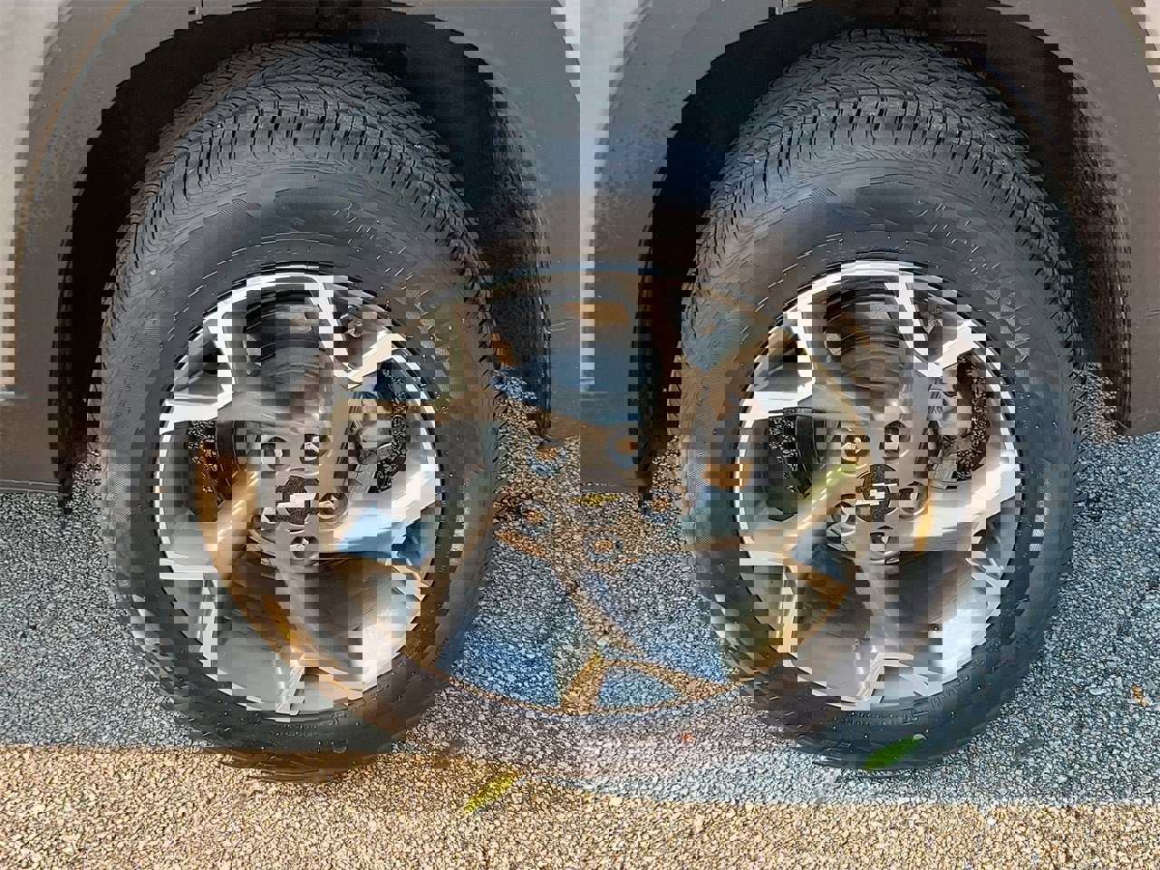 Used 2025 Chevrolet Trax LT w/ LT Convenience Package image 5