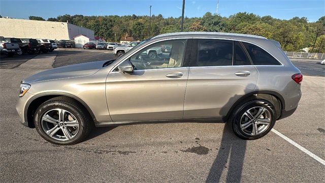 Used 2022 Mercedes-Benz GLC 300 image 2