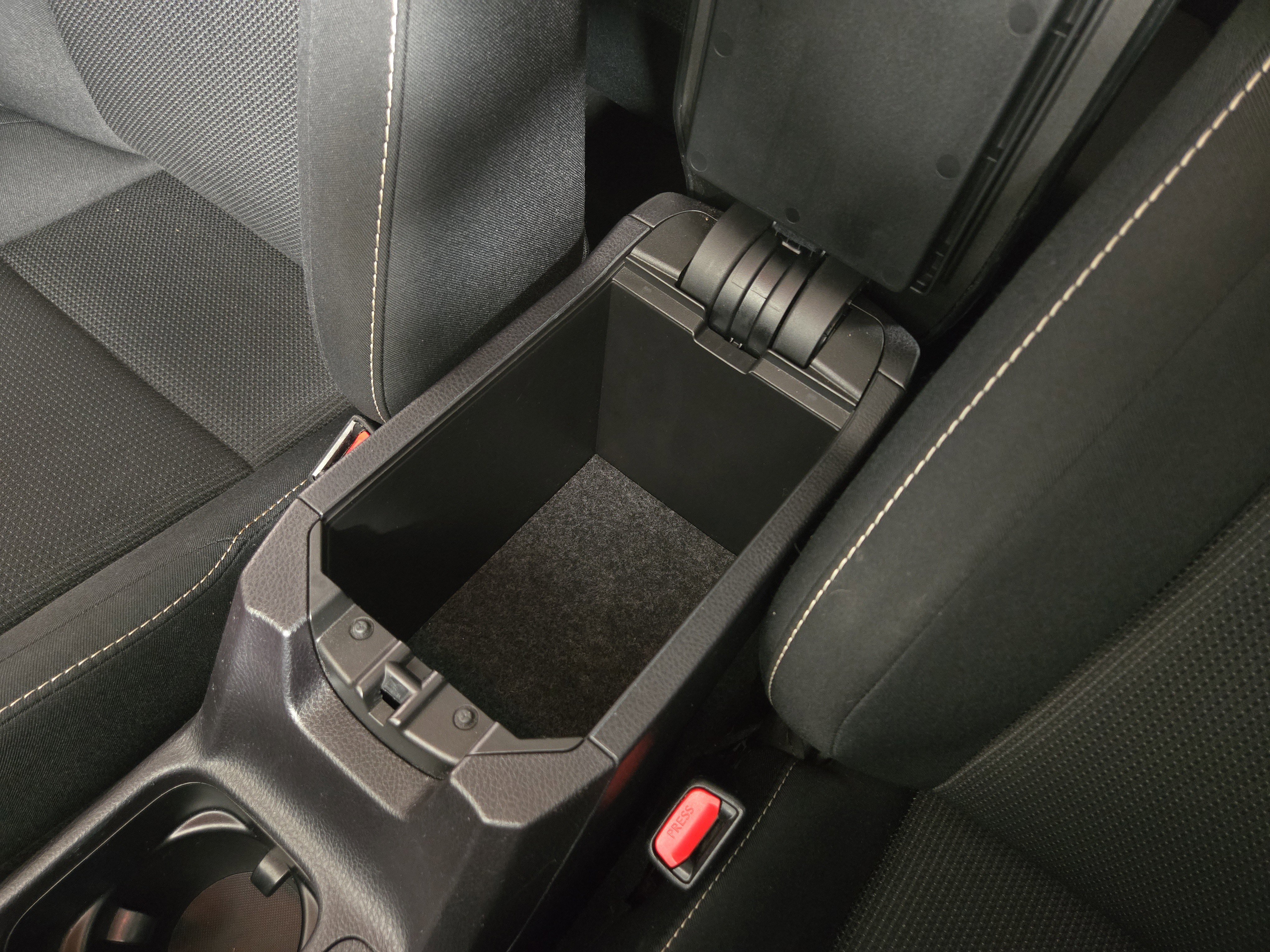 Used 2018 Toyota RAV4 XLE AWD/4WD image 28