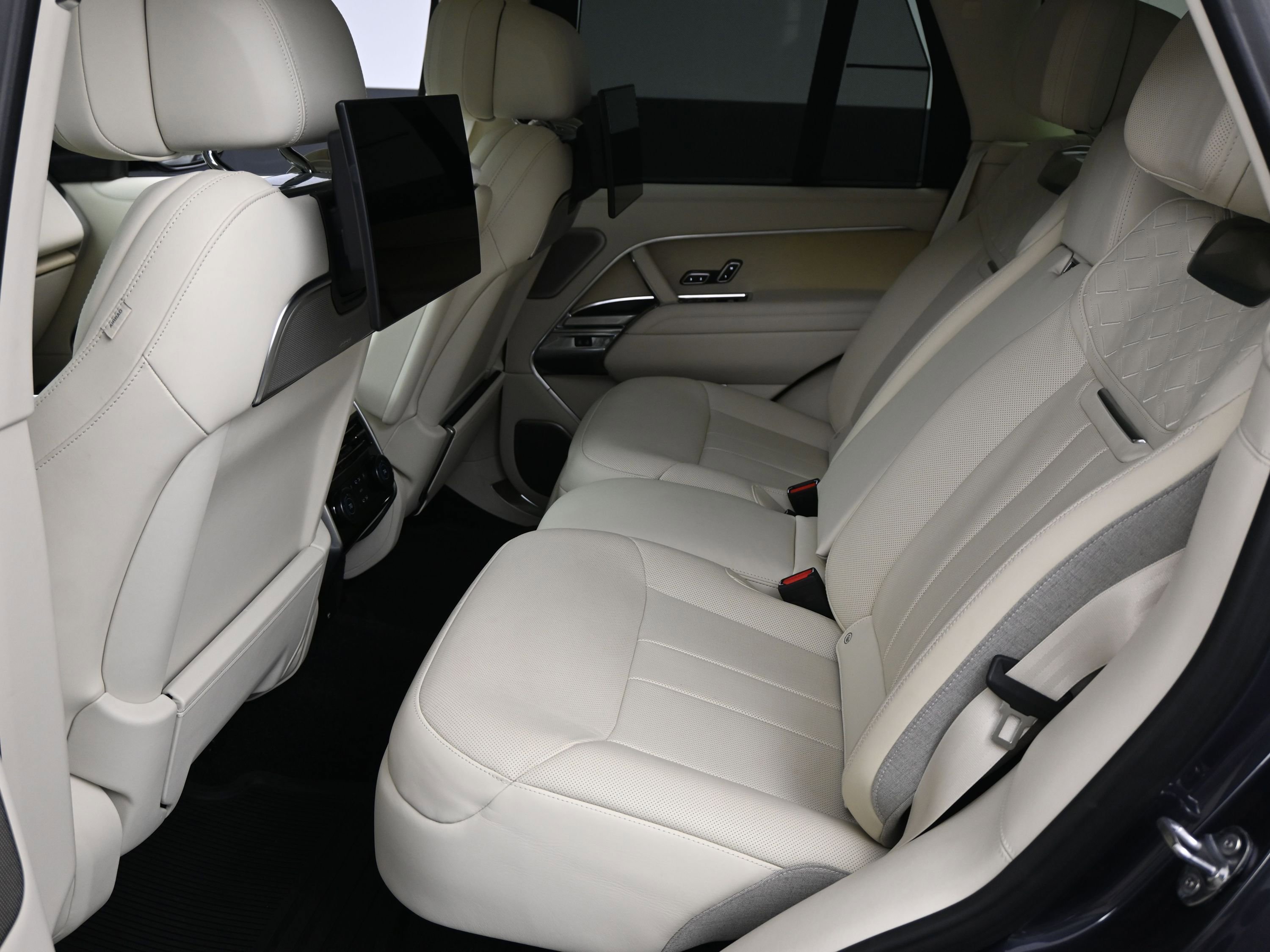 Used 2024 Land Rover Range Rover SV image 6