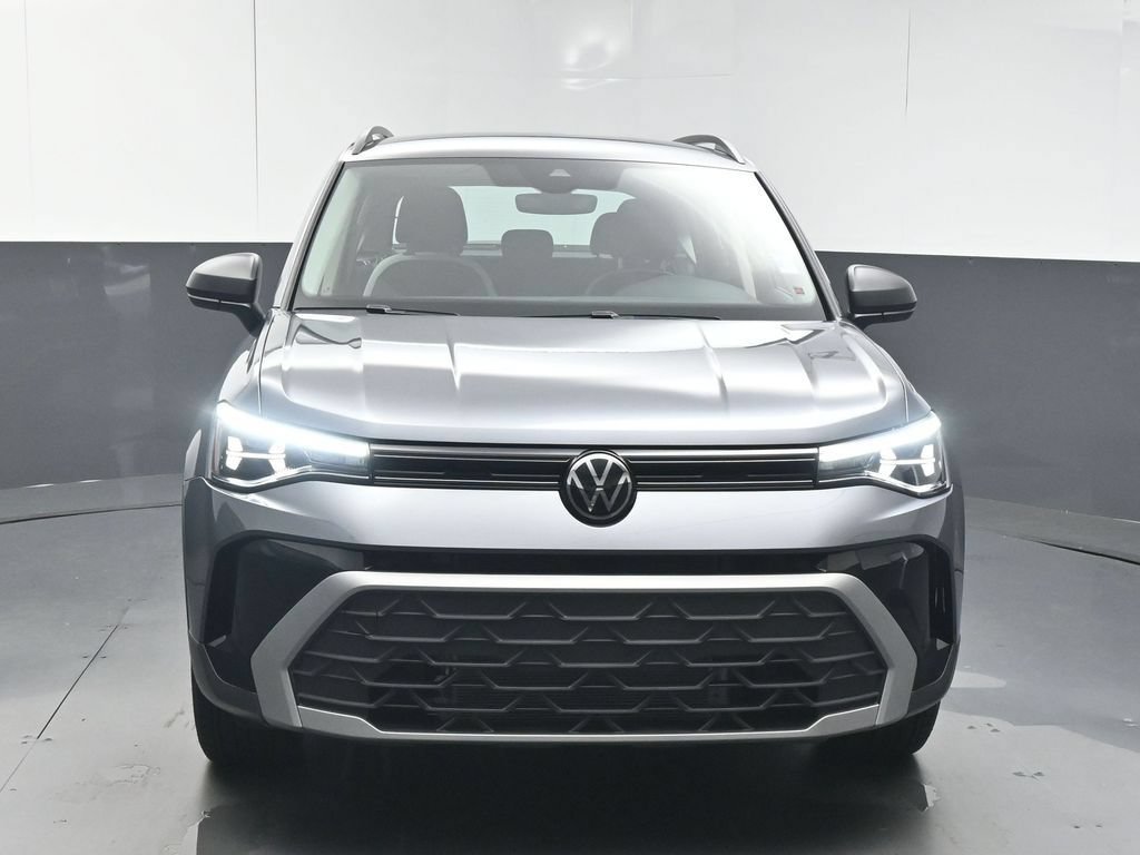 Used 2025 Volkswagen Taos SE FWD image 3