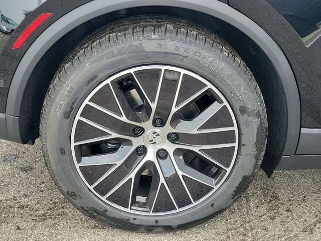 Used 2025 Porsche Macan 4 Electric image 12