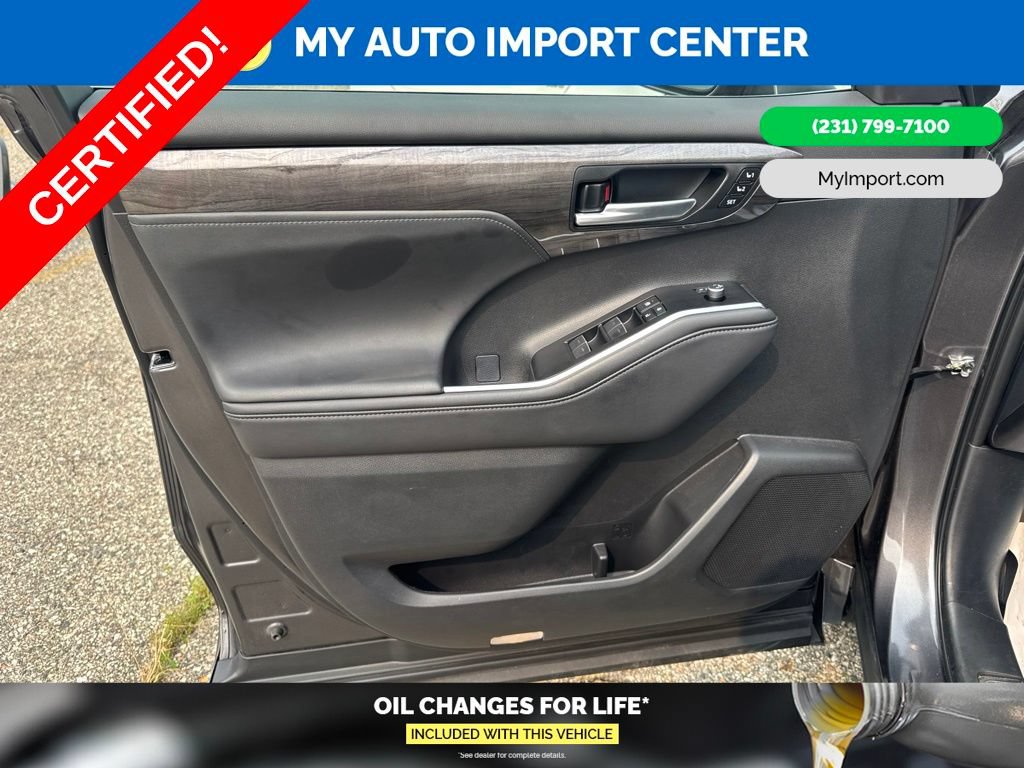 Certified 2025 Toyota Highlander Platinum AWD/4WD image 10