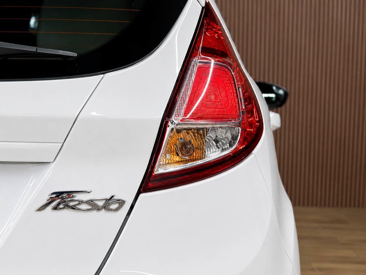 Used 2015 Ford Fiesta SE w/ Comfort Package FWD image 4