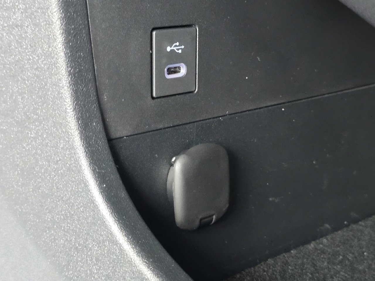 New 2026 Toyota C-HR AWD/4WD image 31