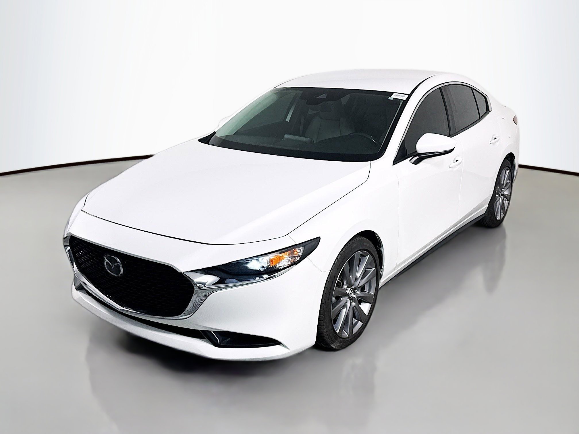 Used 2019 MAZDA MAZDA3 Sedan w/ Preferred Package image 4