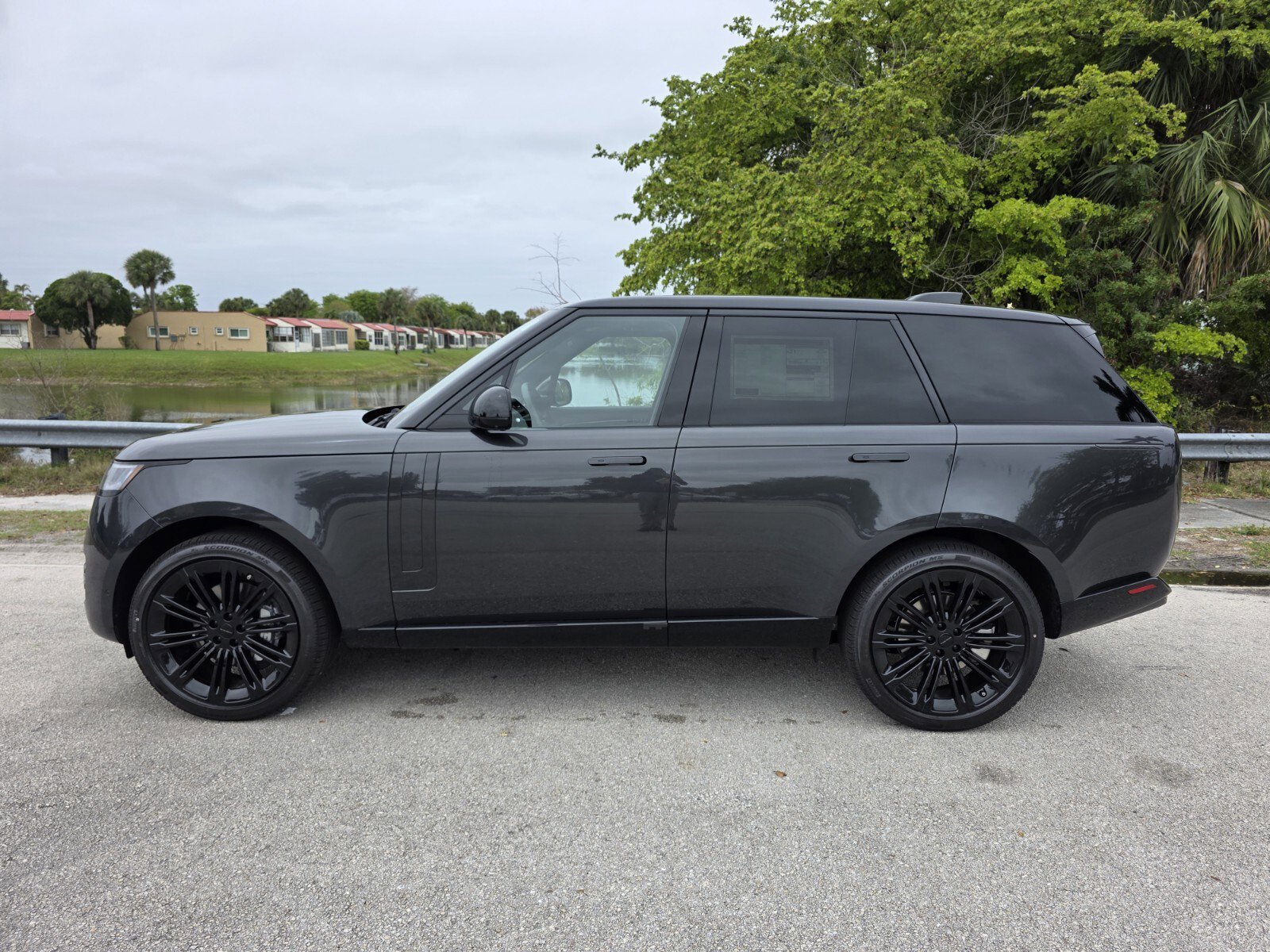 New 2026 Land Rover Range Rover SE image 7