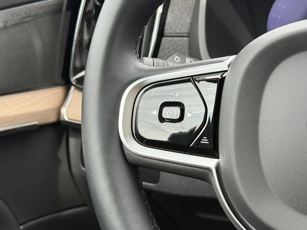 Used 2025 Volvo XC90 B5 Plus AWD/4WD image 24