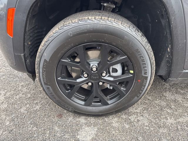 Used 2026 Jeep Grand Cherokee Altitude image 9