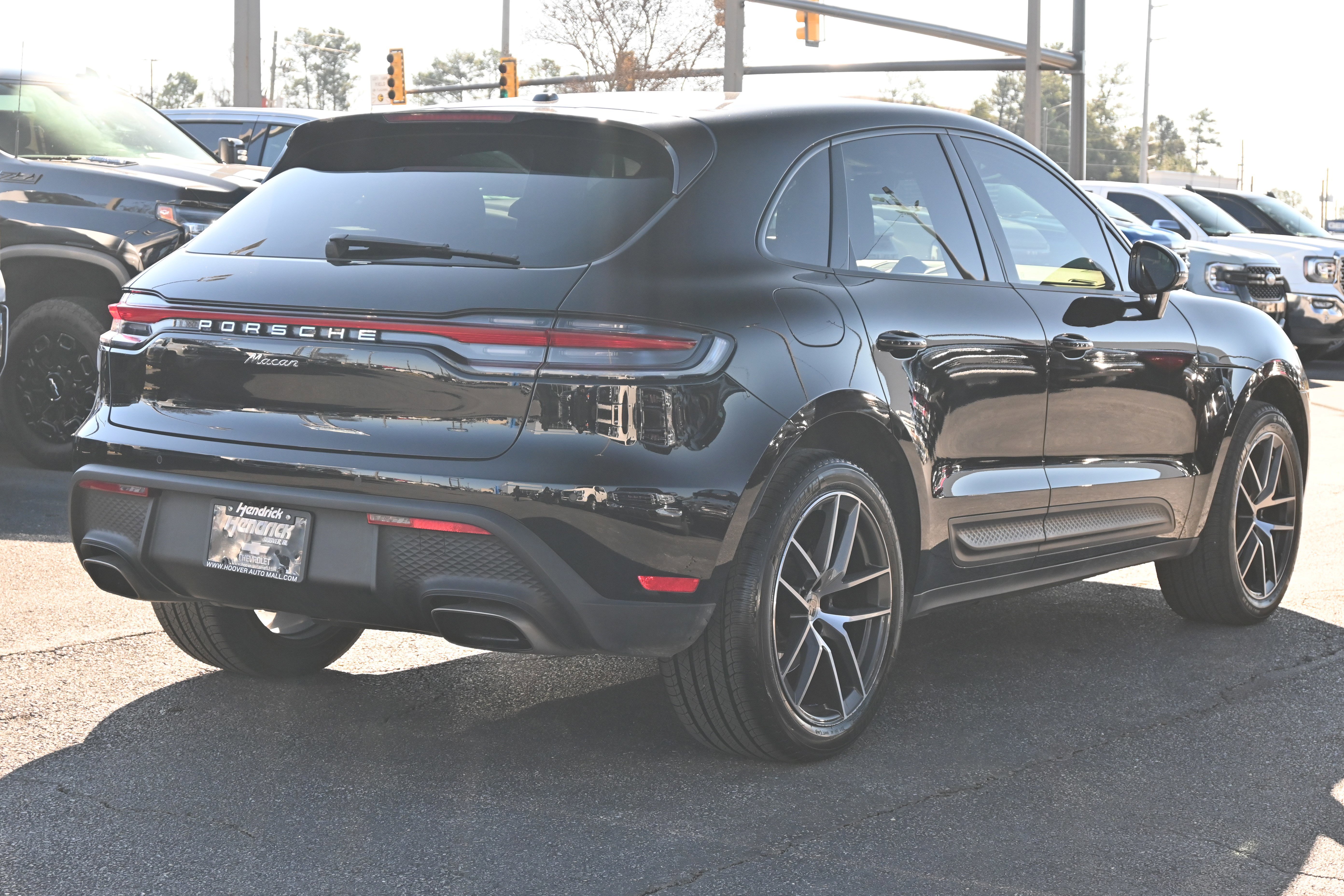 Used 2023 Porsche Macan image 11