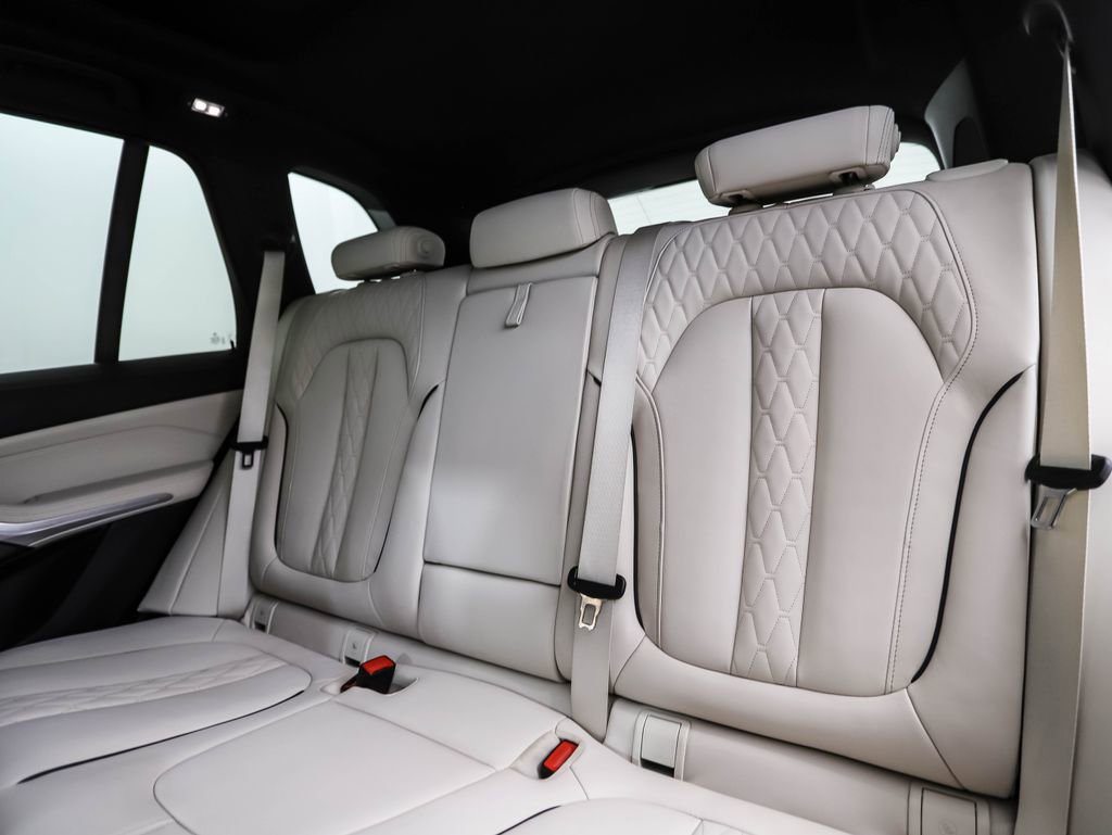 Certified 2024 BMW X5 xDrive40i w/ Premium Package image 23