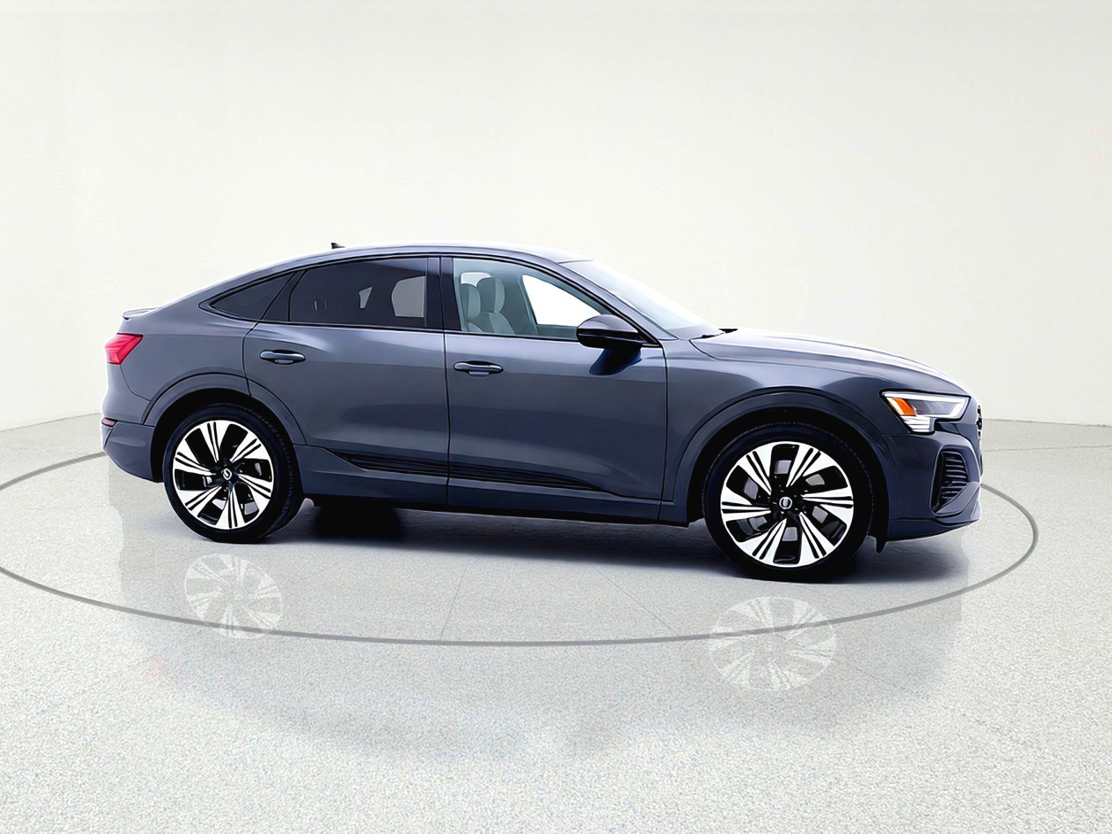 Used 2024 Audi Q8 e-tron Prestige w/ Prestige Package image 10