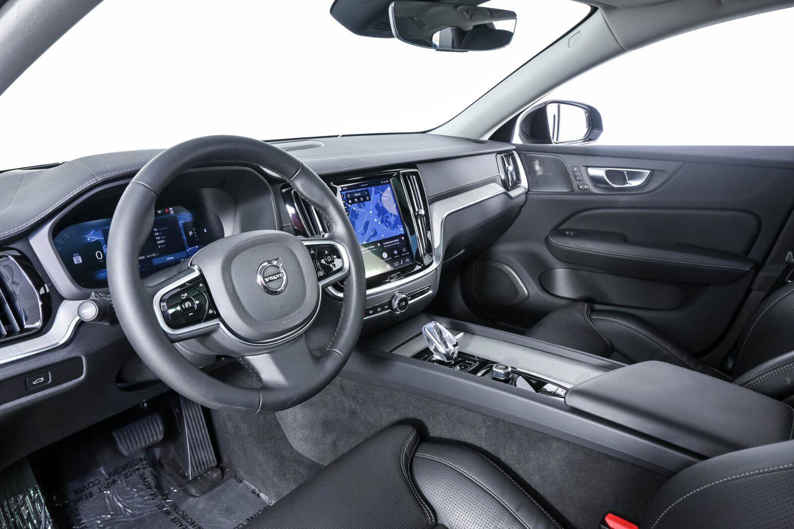 Certified 2025 Volvo V60 B5 Cross Country Ultra AWD/4WD image 4