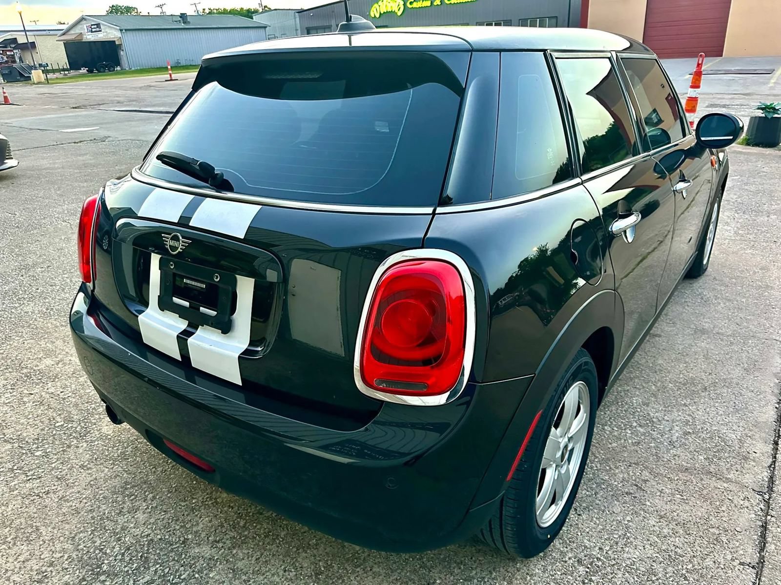 Used 2019 MINI Cooper 4-Door Hardtop FWD image 6