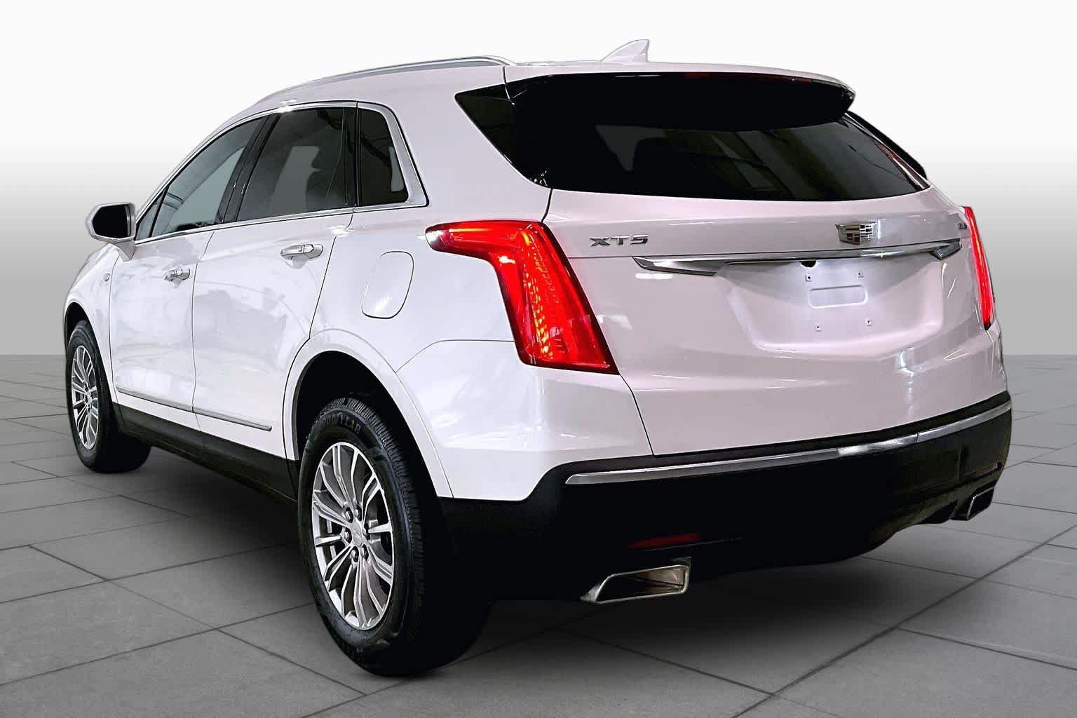 Used 2017 Cadillac XT5 Luxury AWD/4WD image 12