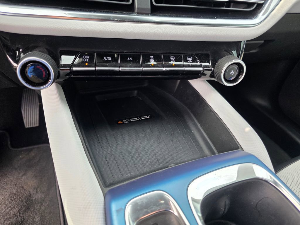 Used 2025 Chevrolet Equinox EV LT image 17