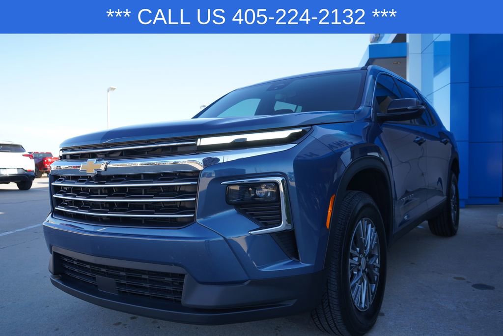 Used 2025 Chevrolet Traverse LT image 4