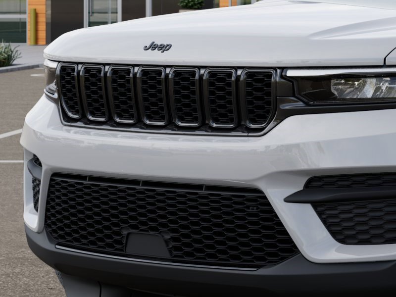 New 2025 Jeep Grand Cherokee Altitude image 11