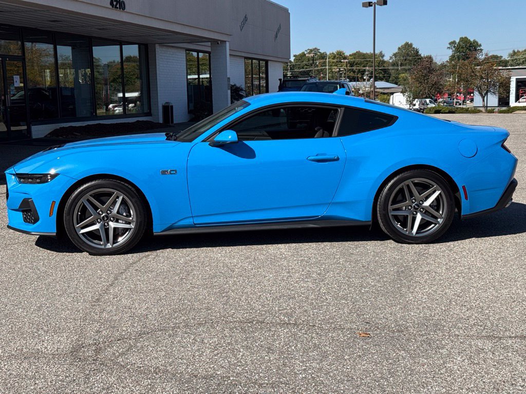 Used 2025 Ford Mustang GT RWD image 9