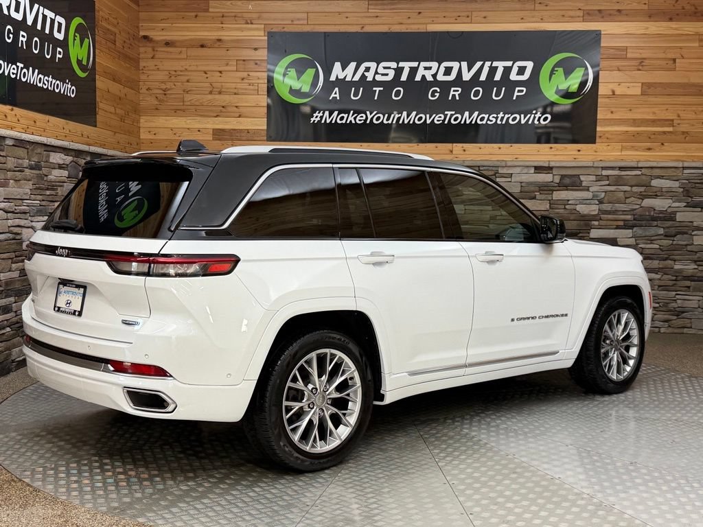 Used 2023 Jeep Grand Cherokee Summit w/ Luxury Tech Group V AWD/4WD image 16