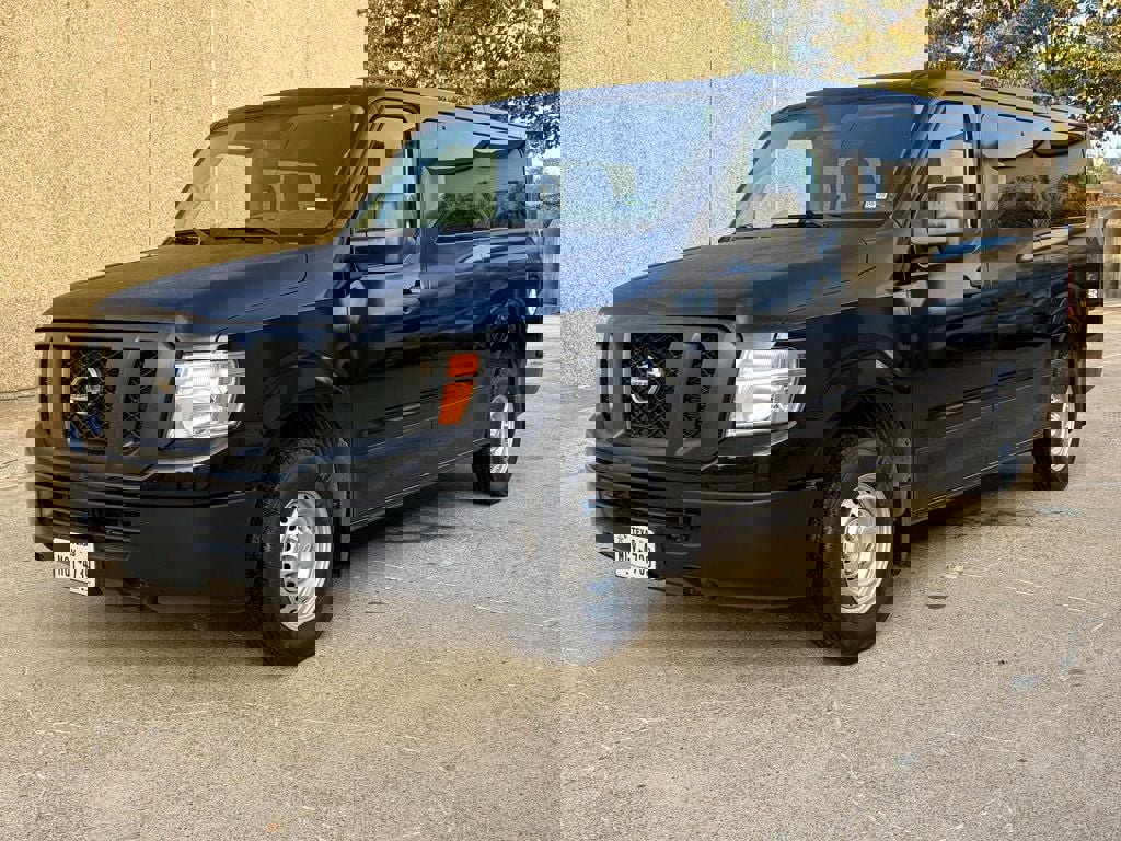 Used 2018 Nissan NV 3500 S image 1