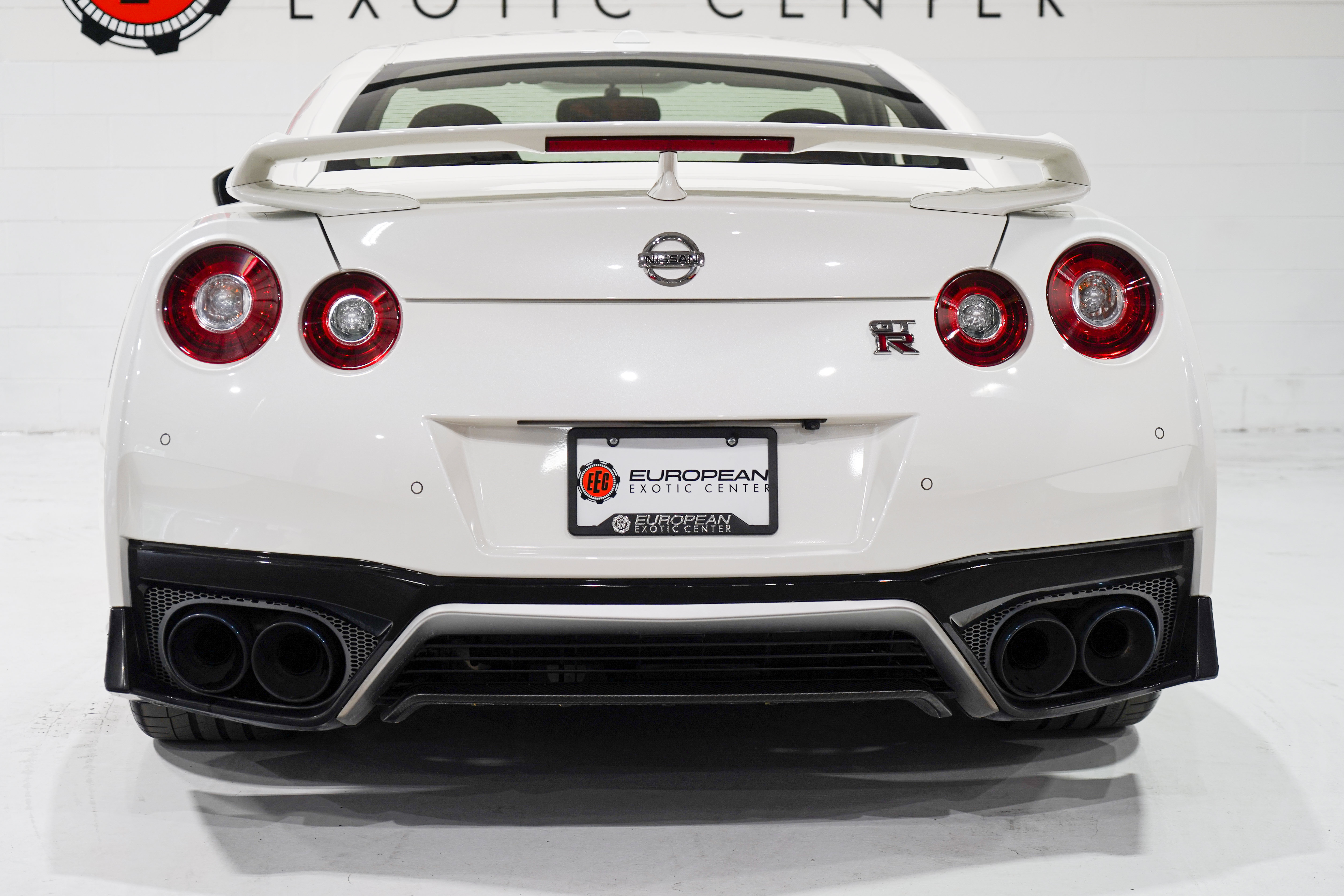 Used 2021 Nissan GT-R Premium AWD/4WD image 3