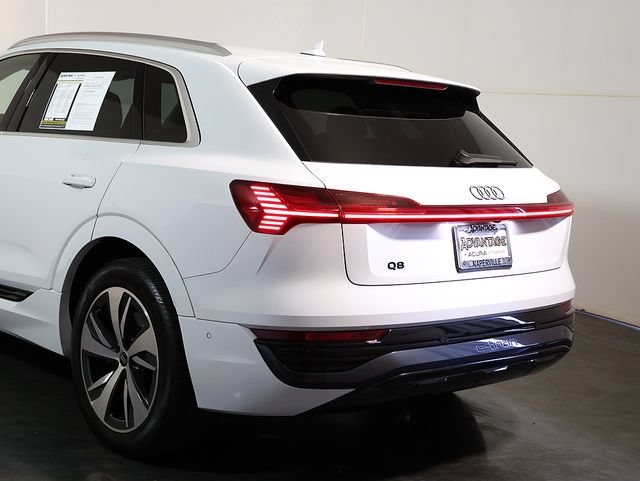 Used 2024 Audi Q8 e-tron Premium Plus w/ Premium Plus Package AWD/4WD image 11