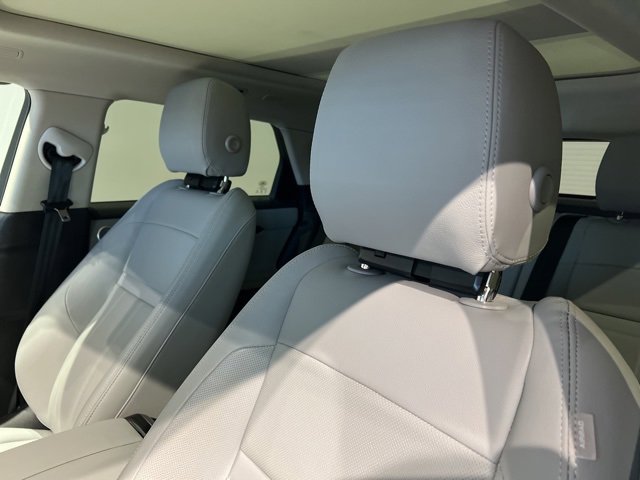 Used 2025 Land Rover Range Rover Evoque S image 19