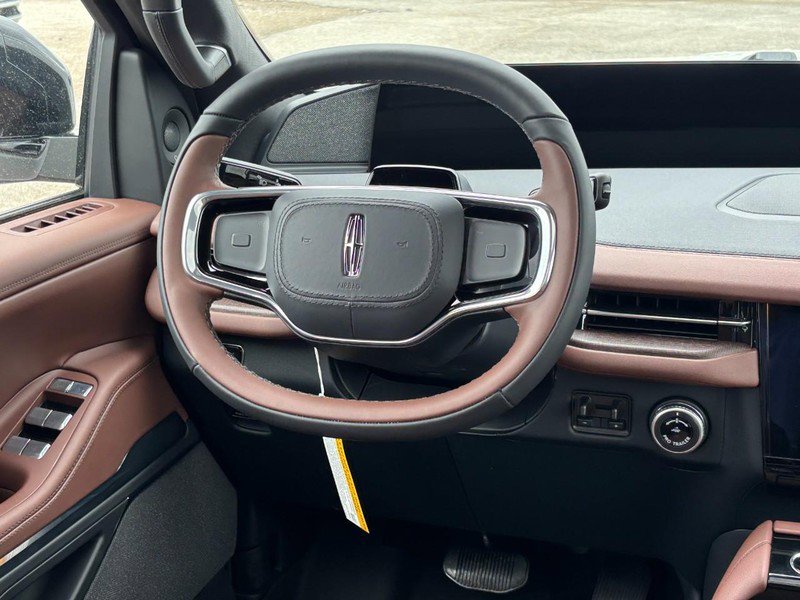 New 2026 Lincoln Navigator Reserve AWD/4WD image 13