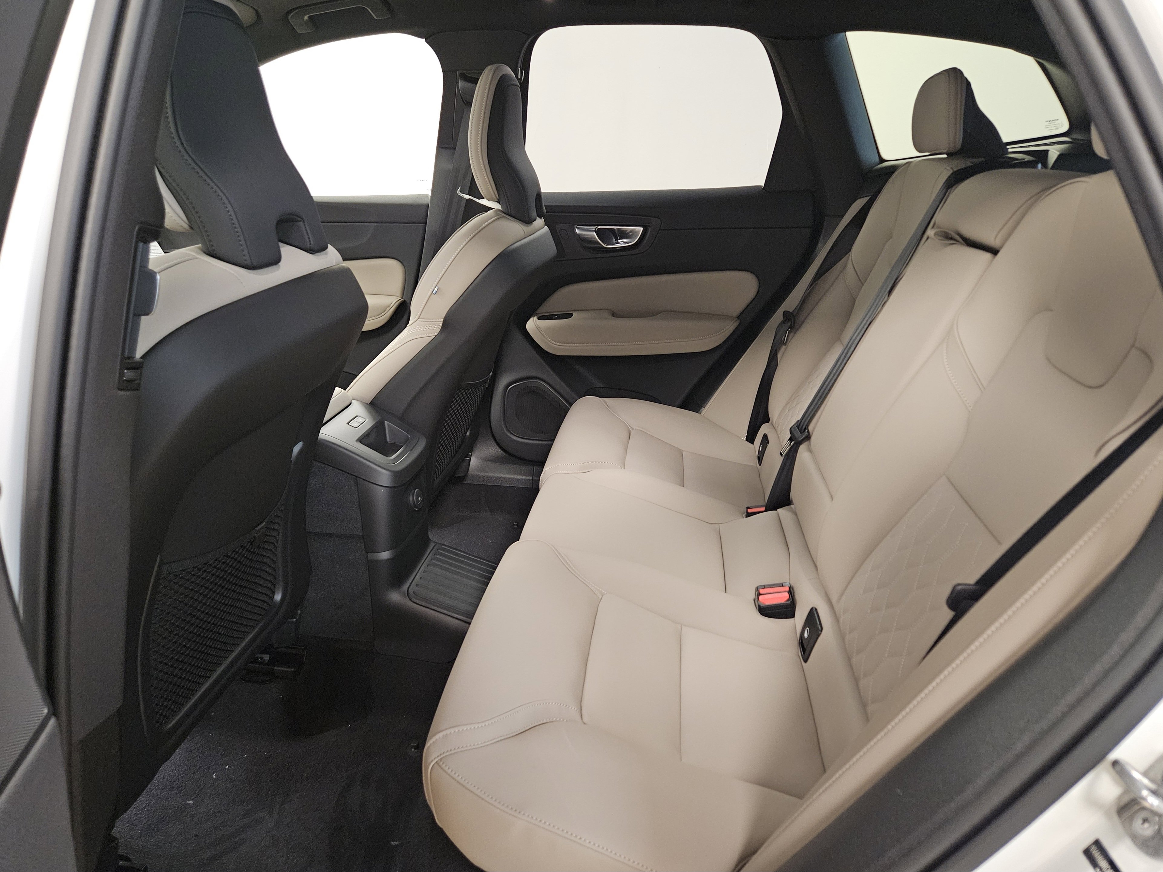 New 2026 Volvo XC60 T8 Plus w/ Protection Package Premier image 12