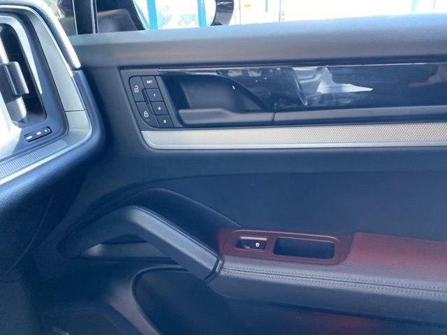 Used 2024 Porsche Cayenne Coupe image 27