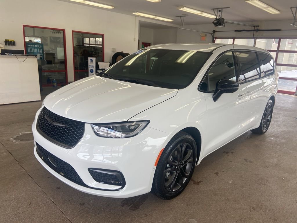 New 2026 Chrysler Pacifica Select FWD image 3