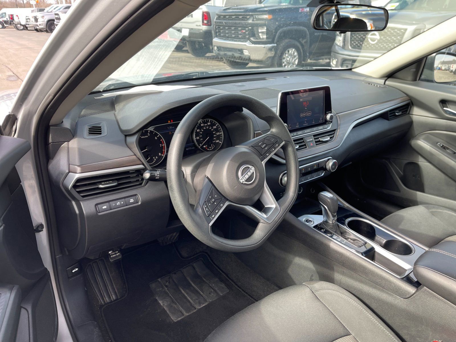 Used 2024 Nissan Altima 2.5 SV image 11