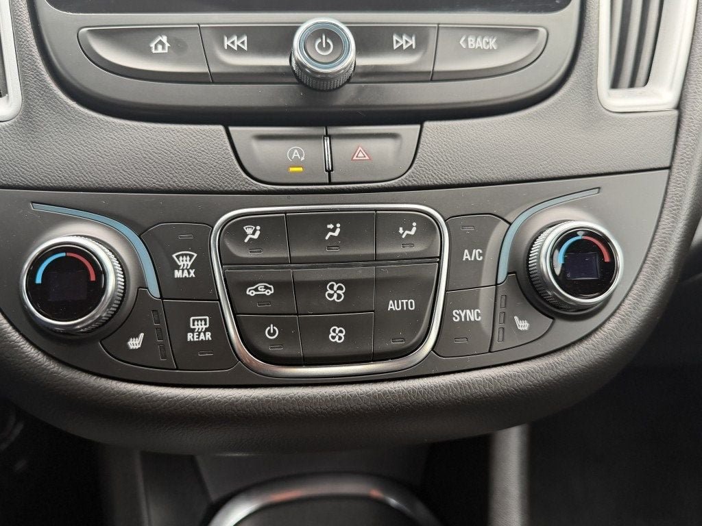 Used 2022 Chevrolet Malibu LT w/ Leather Package FWD image 18