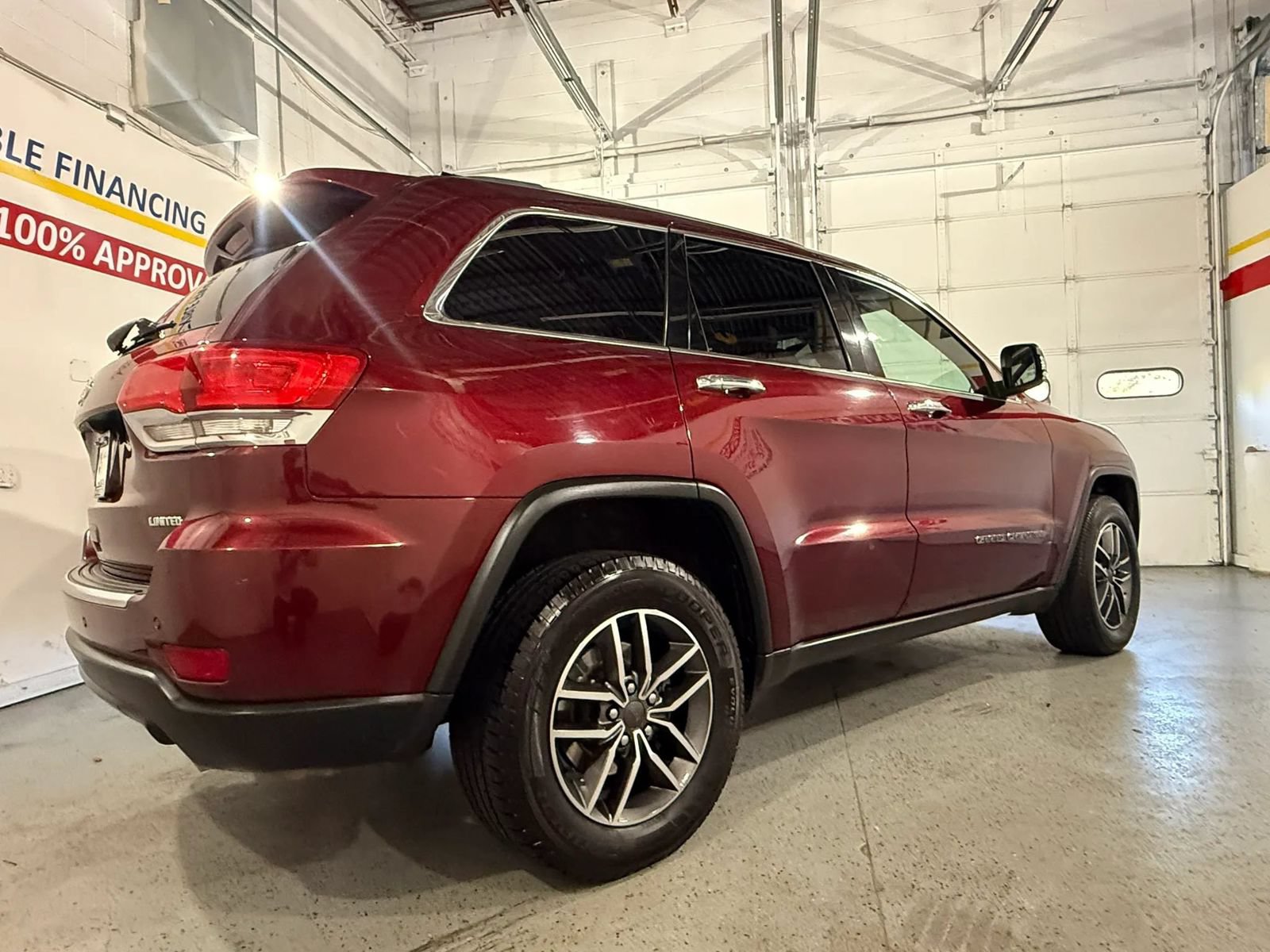 Used 2019 Jeep Grand Cherokee Limited AWD/4WD image 7