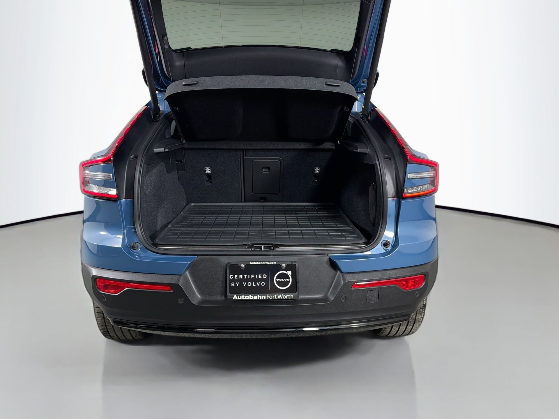Certified 2023 Volvo C40 P8 Recharge Ultimate w/ Protection Package Premier AWD/4WD image 26