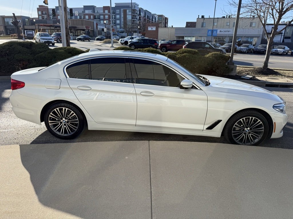Used 2020 BMW 530i xDrive w/ M Sport Package image 4